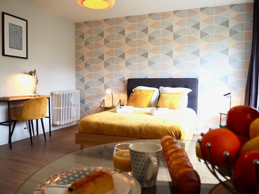 Pluton - Sils Apartment Caen Bagian luar foto