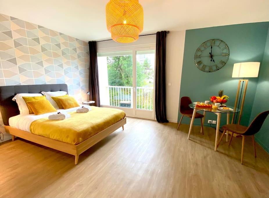 Pluton - Sils Apartment Caen Bagian luar foto