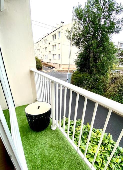 Pluton - Sils Apartment Caen Bagian luar foto